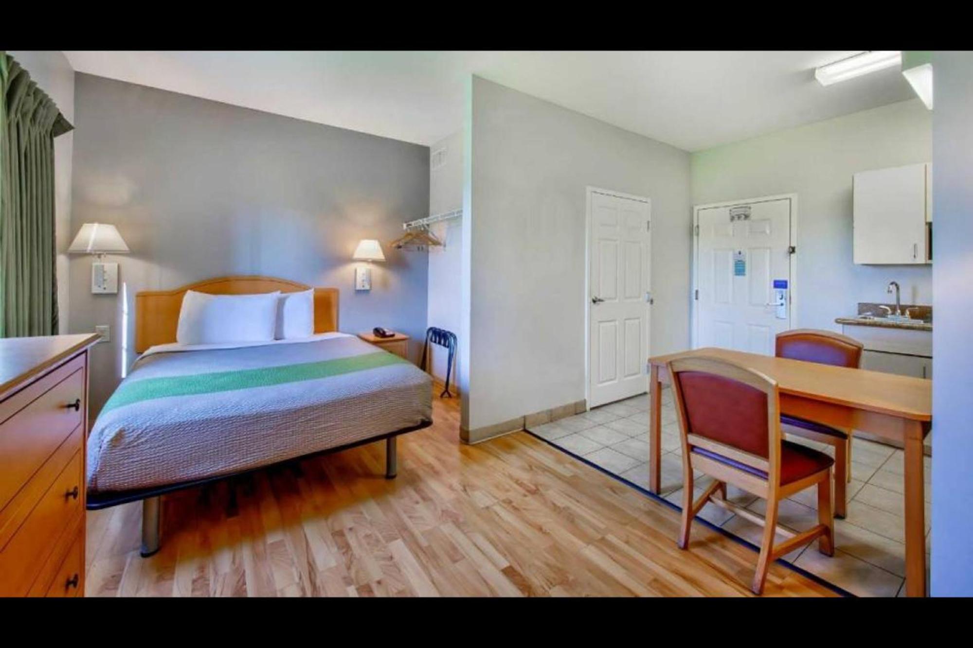 Oyo Townhouse Sulphur,La Extended Stay Exterior photo