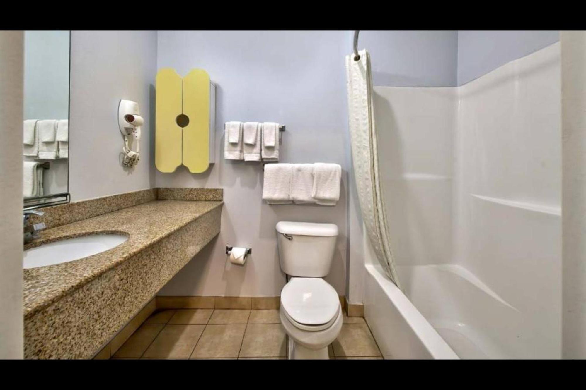 Oyo Townhouse Sulphur,La Extended Stay Exterior photo